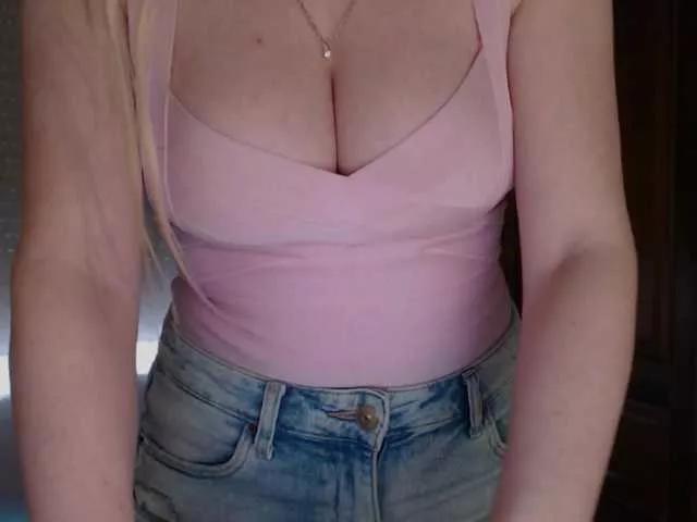 Alina-Lovely on BongaCams 