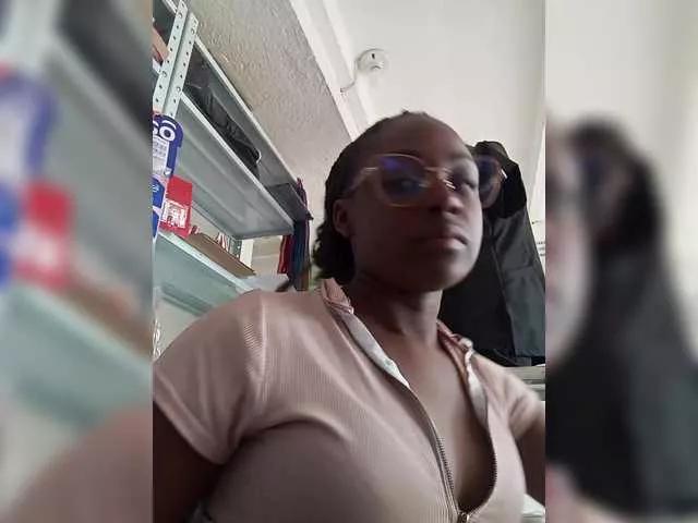 Amely-fox on BongaCams 