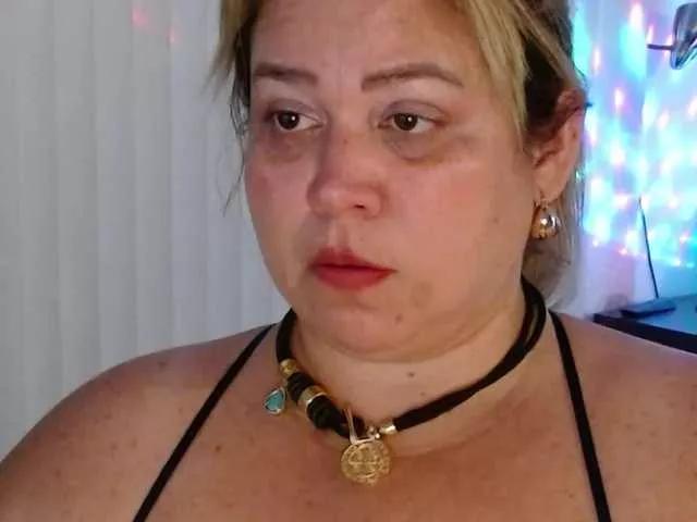 bella-savati on BongaCams 