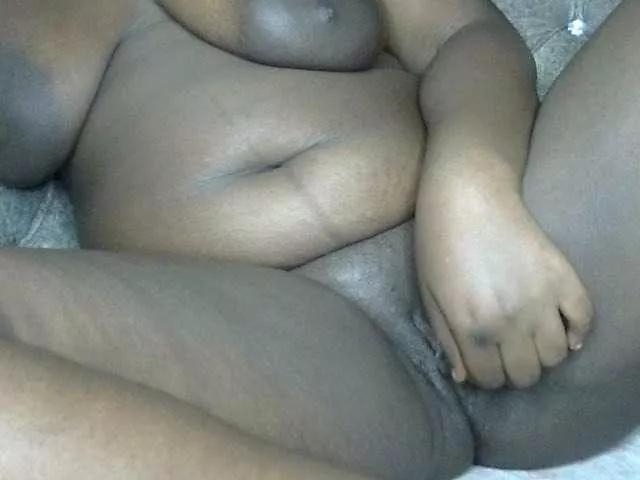 bigzonroe24 on BongaCams 