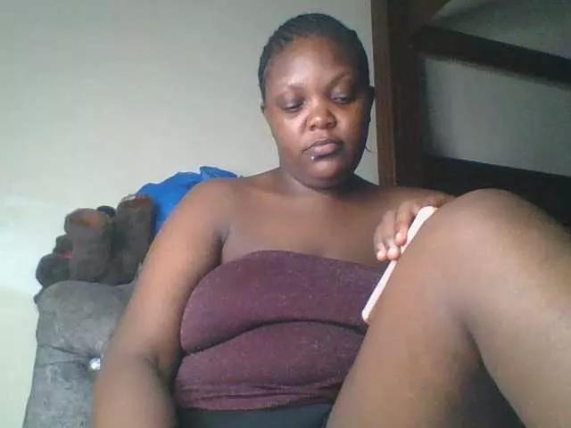 bigzonroe24 on BongaCams 