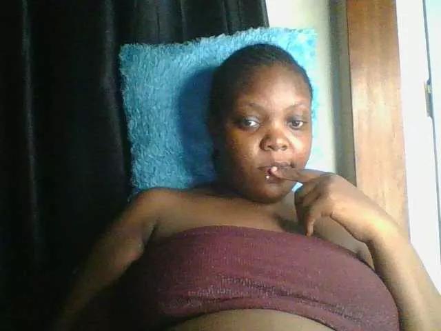 bigzonroe24 on BongaCams 