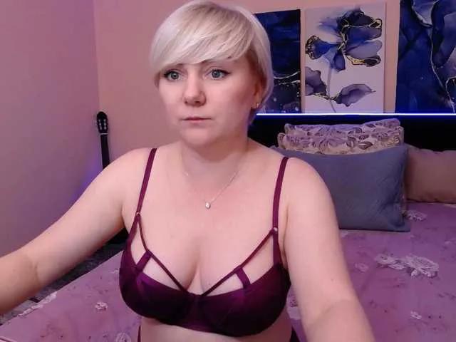 Blond-Pearl on BongaCams