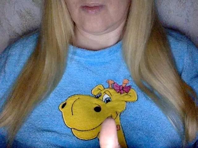 BlondyVio on BongaCams 
