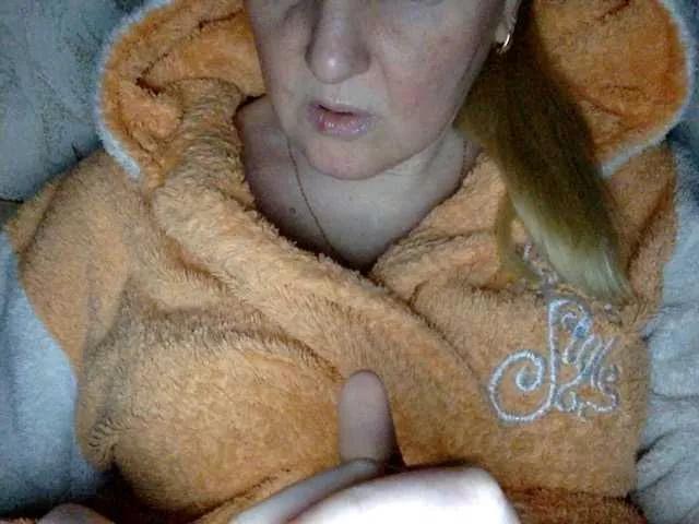 BlondyVio on BongaCams 