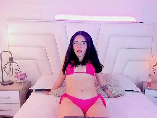 CharllotteEvanss on BongaCams 
