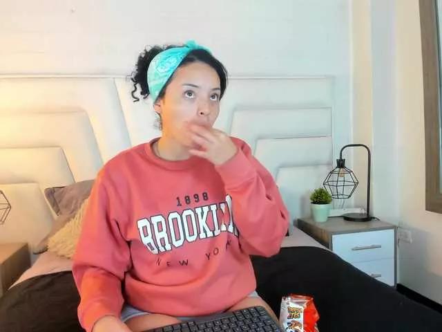 CharllotteEvanss on BongaCams 
