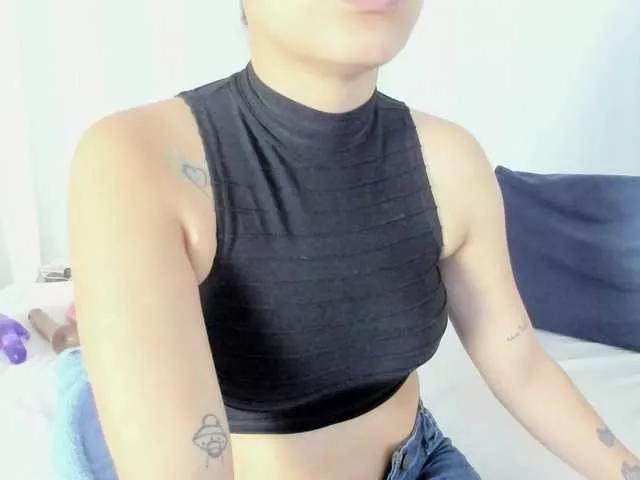 Crystal-co on BongaCams 