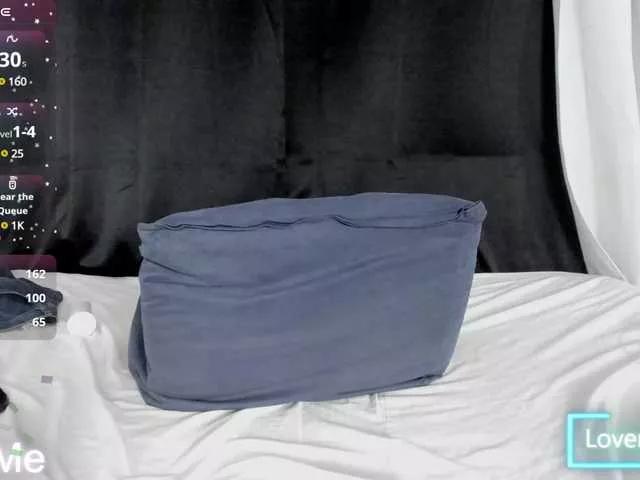 Crystal-co on BongaCams 