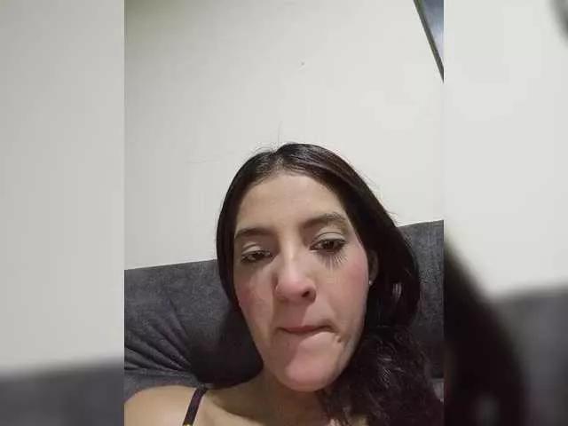 EmilyVahos on BongaCams 