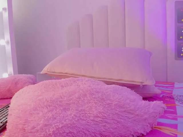 EmilyVahos on BongaCams 