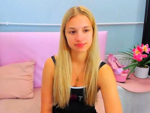 EvetteBody on BongaCams