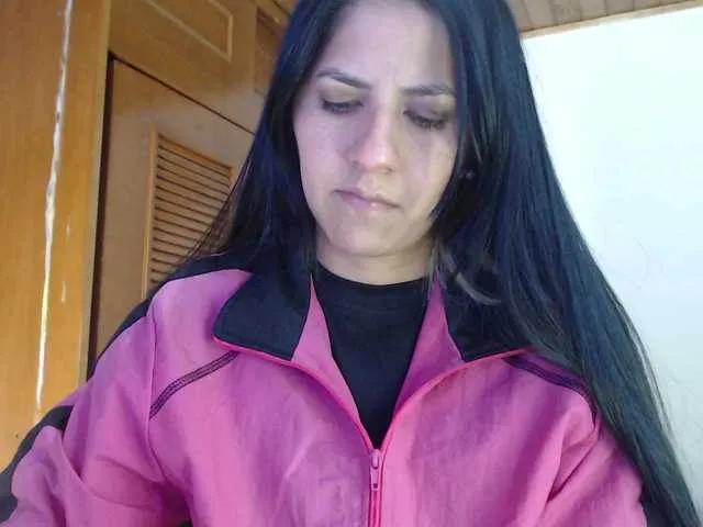 hilari18 on BongaCams