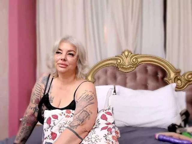 HotMommaMila on BongaCams 