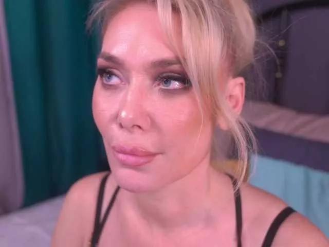 IsadoraDunkan on BongaCams 
