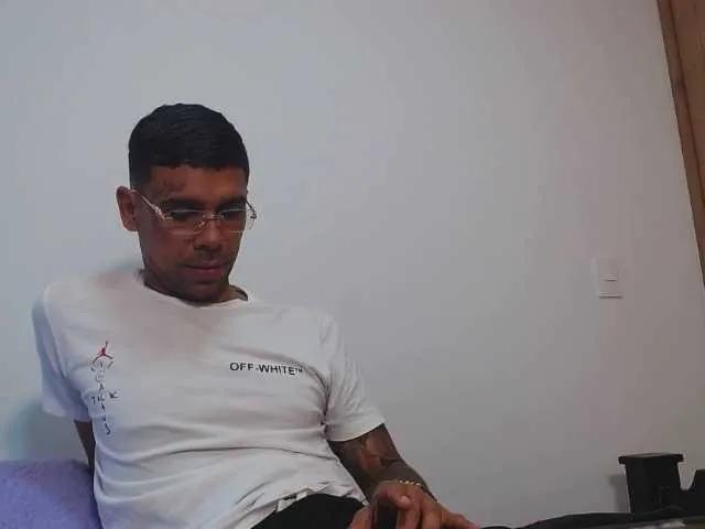 Jonesjones15 on BongaCams