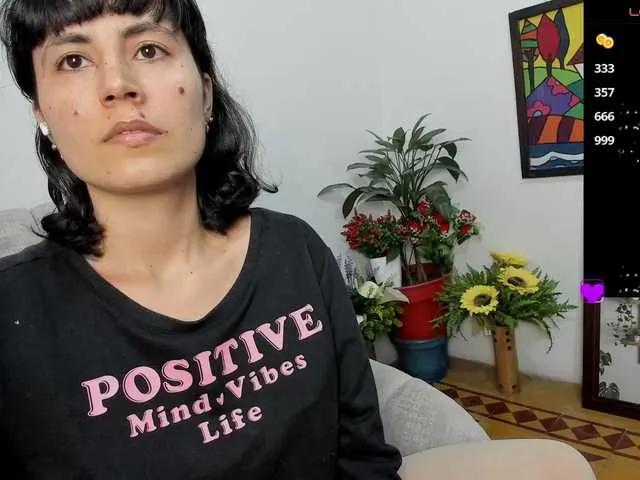 katiae on BongaCams