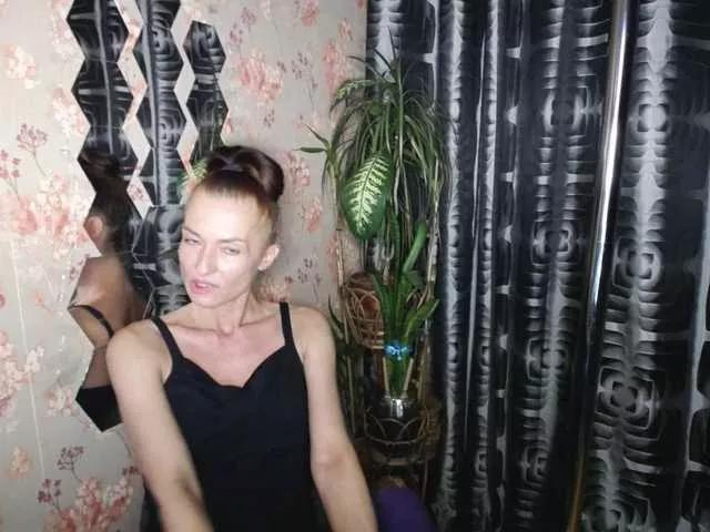 KristinGlow on BongaCams 