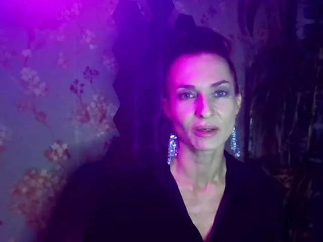 KristinGlow on BongaCams 