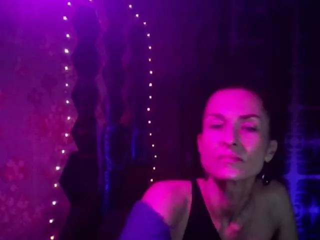 KristinGlow on BongaCams 