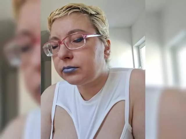 LeonaSplash on BongaCams 