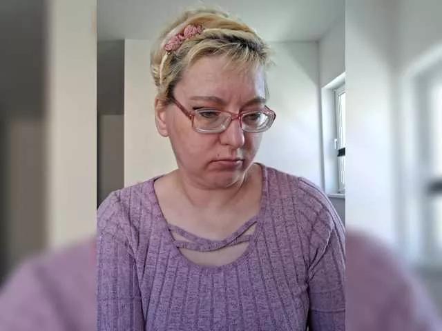 LeonaSplash on BongaCams 