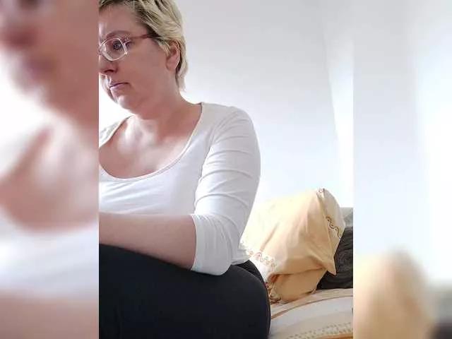 LeonaSplash on BongaCams 