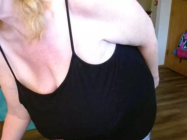 LisaLinny on BongaCams 
