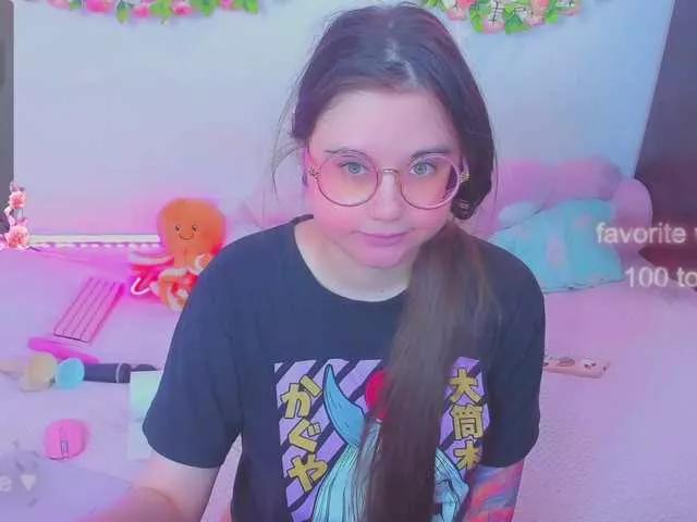 LittleKitsune on BongaCams 