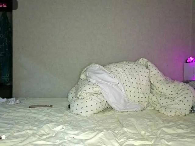 littlewetgirl on BongaCams