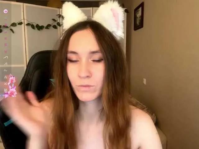 Lolacuttiehottie on BongaCams