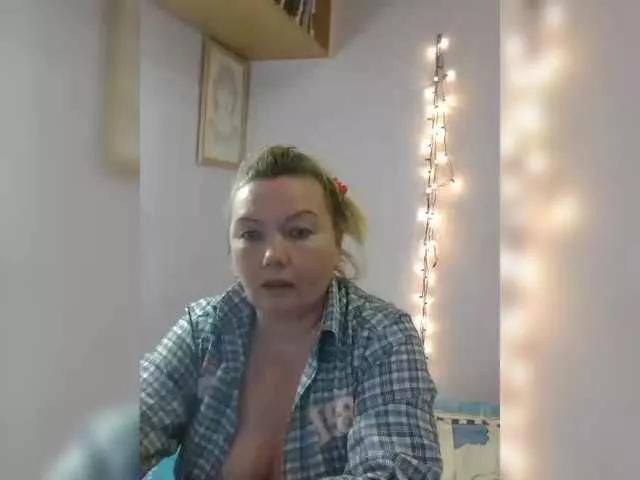 LucyAlexis on BongaCams 