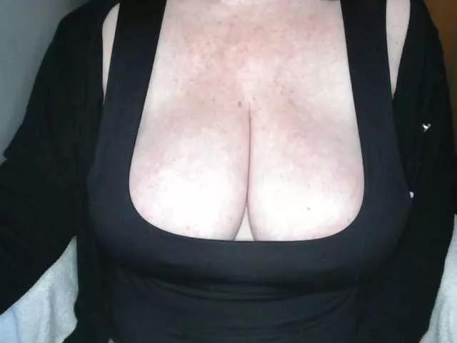meloncitos25 on BongaCams 