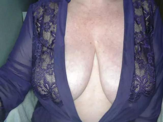 meloncitos25 on BongaCams 
