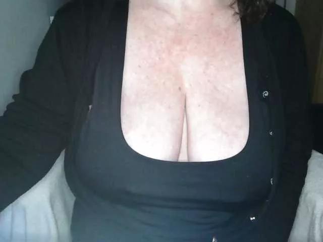 meloncitos25 on BongaCams 