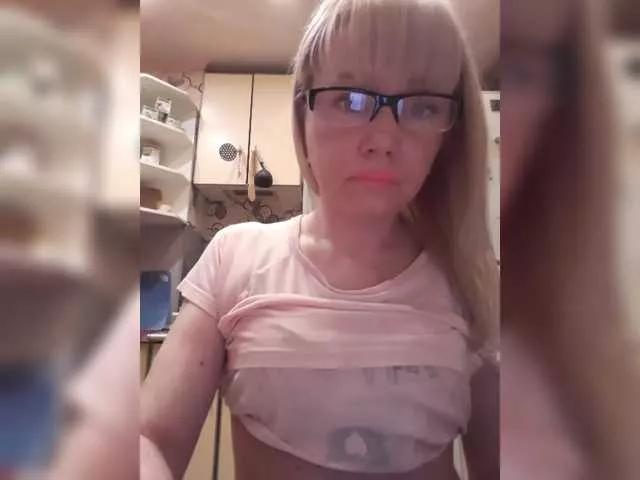 Meow-WoW on BongaCams 