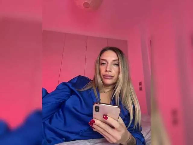 merrybaby on BongaCams 