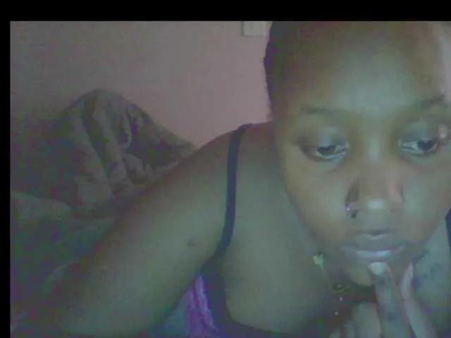 Naughtybee on BongaCams