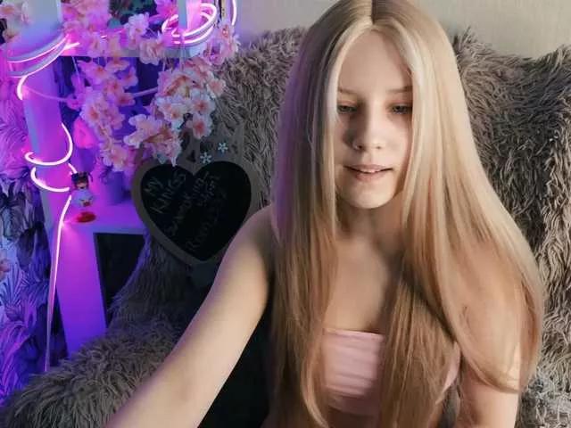 plushsara on BongaCams 