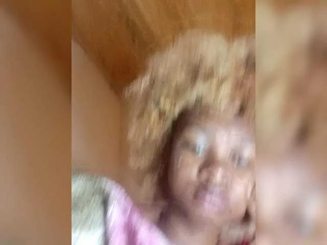 poupea on BongaCams