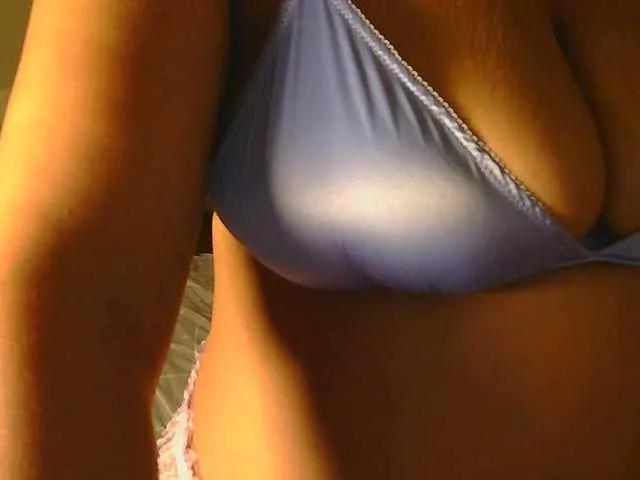 RedMiss on BongaCams 