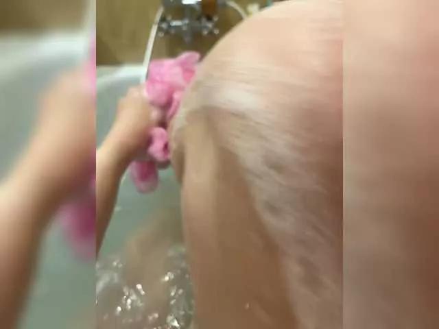 Rina2033 on BongaCams 
