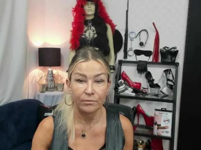 soft-crystal on BongaCams