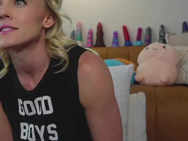 TaylorLove303 on BongaCams 
