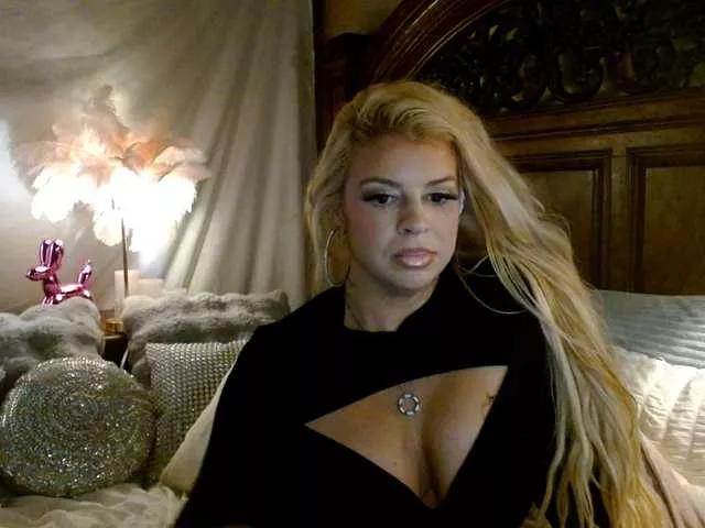 xtinastar on BongaCams 