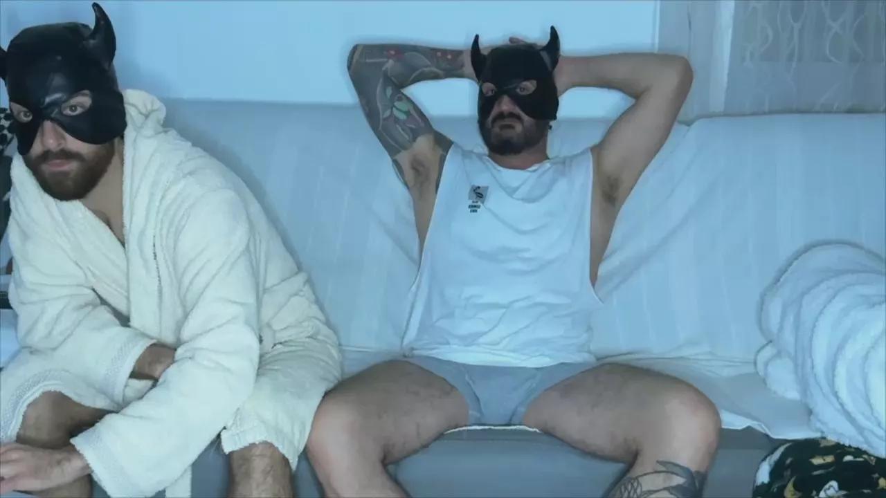 2bfriendz on Cam4 