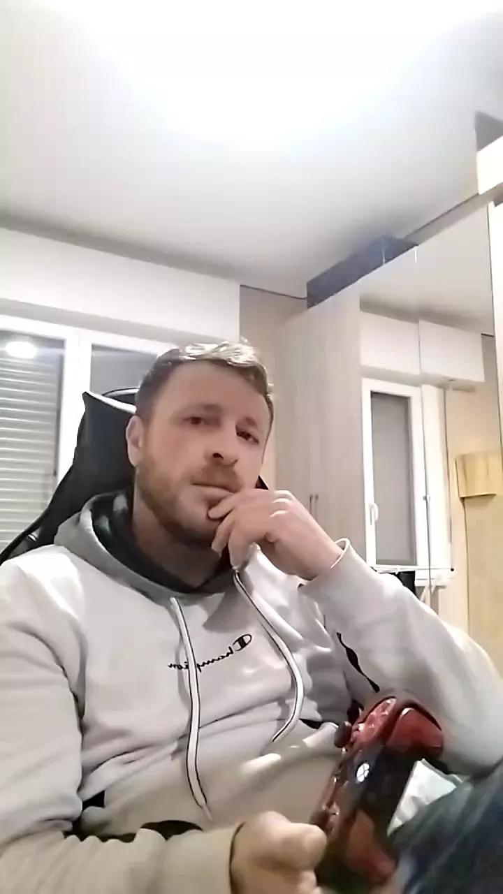 Alegti88 on Cam4 