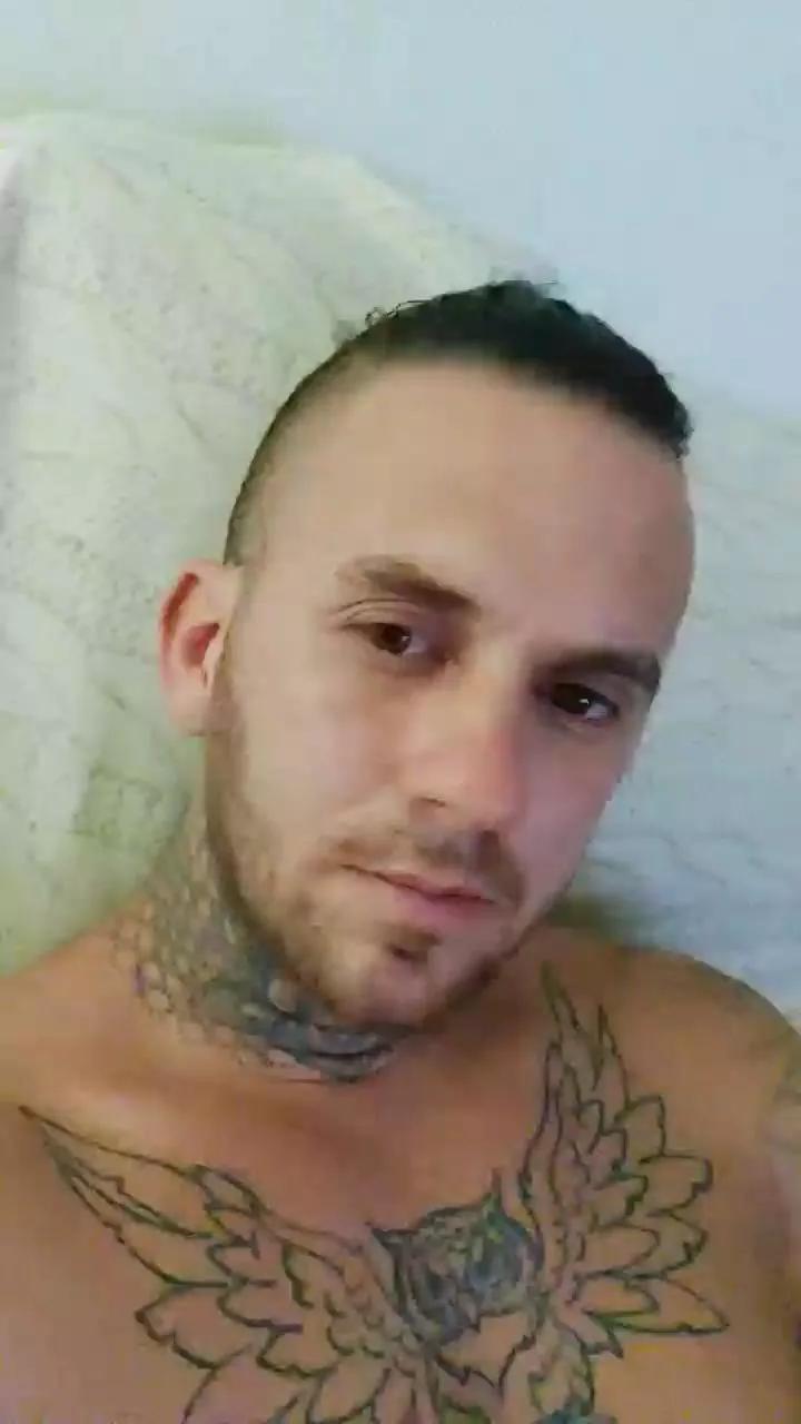 Alexhookah69 on Cam4 