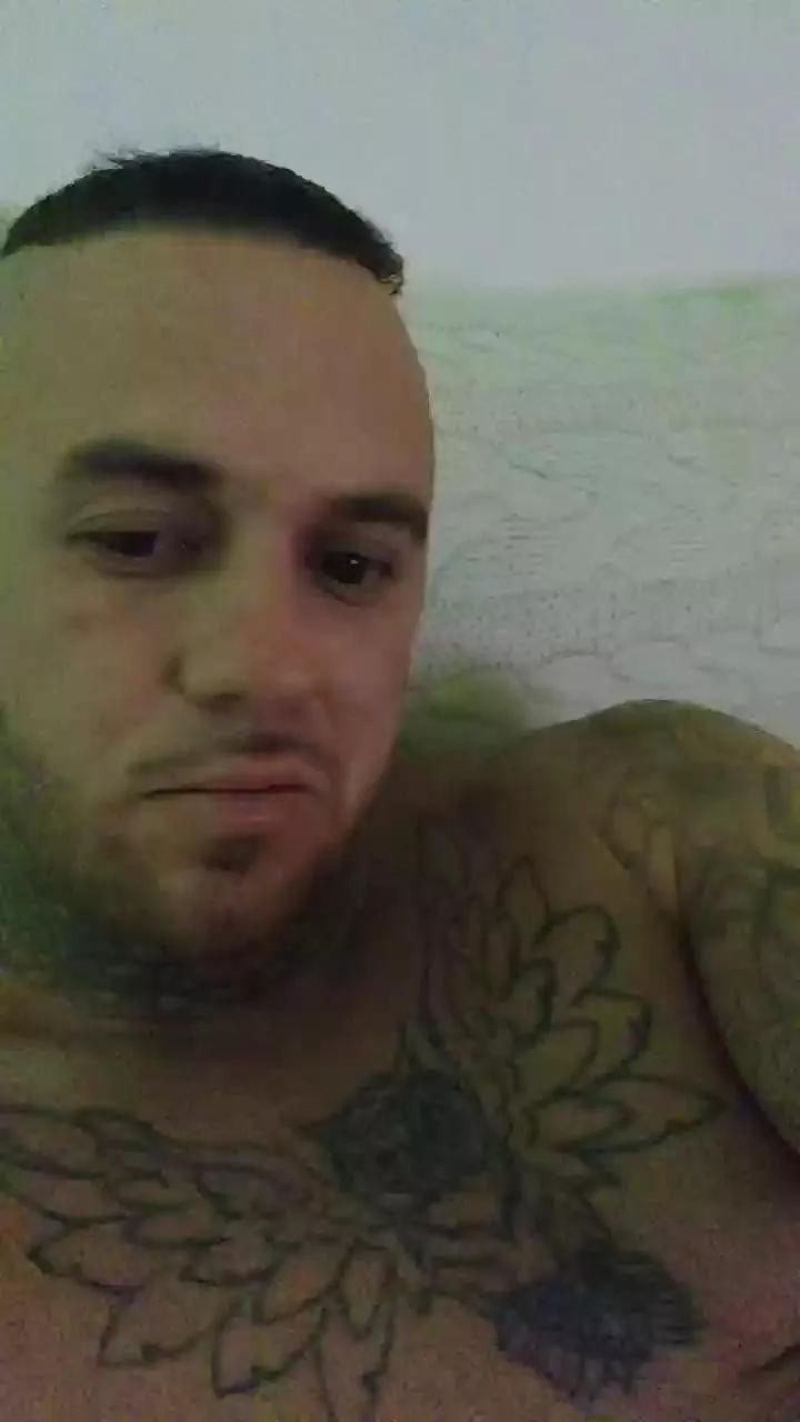 Alexhookah69 on Cam4 