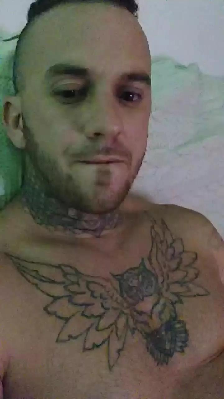 Alexhookah69 on Cam4 